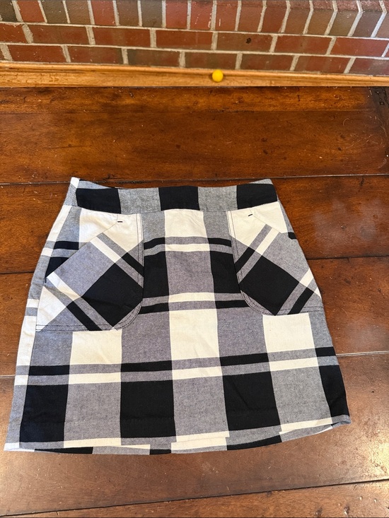 Tommy Hilfiger Dresses & Skirts - Tommy Hilfiger Black and Gray Plaid Mini Skirt